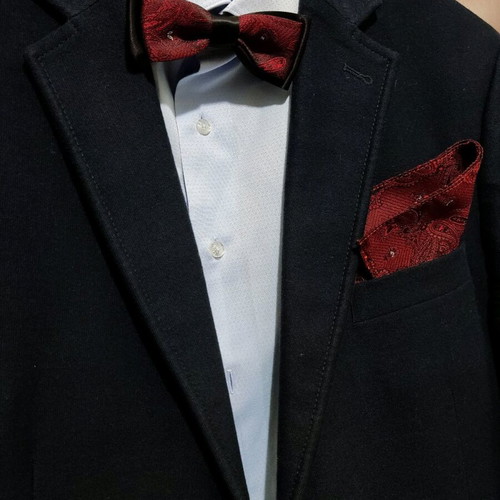 Men's set bow tie and pocket square burgundy like new with paisley design