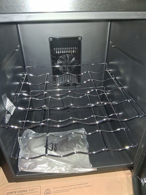 Wintem Wooler wine cooler for 16 bottles, black, like new, missing one shelf