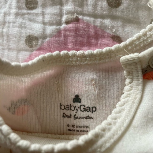 Baby Gap sleep suit like new, size 6-12 months