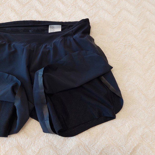 Pearl Izumi sports shorts with built-in leggings, size M, black