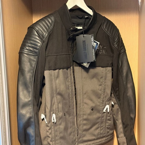Harley-Davidson motorcycle jacket new with leather sleeves, size Large