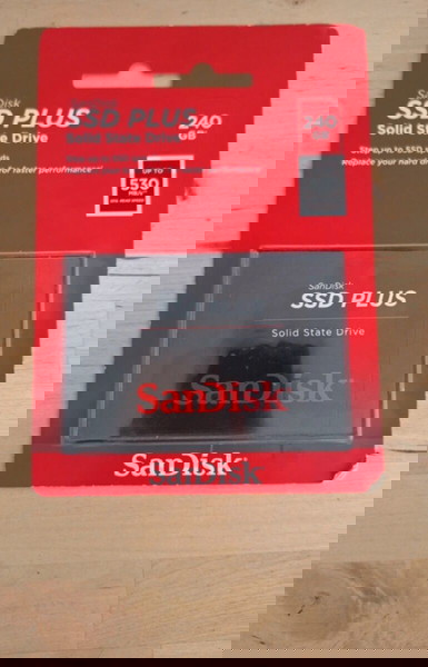 SSD HARD DRIVE SANDISC 240gb