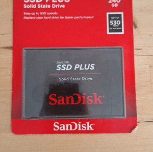 SSD HARD DRIVE SANDISC 240gb