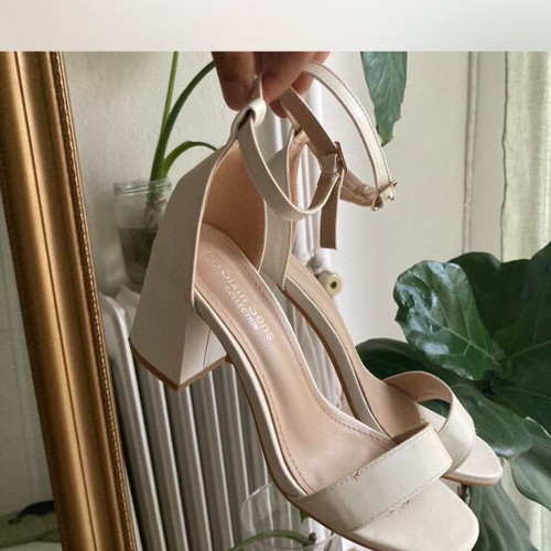 White sandals with chunky thick heel like new