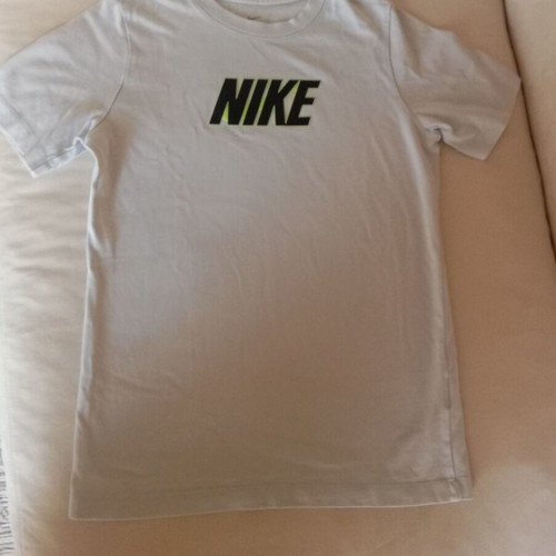 Nike kids t shirt Large like new, white with vinyl logo