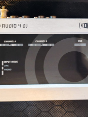 Native Instruments Audio 4 DJ sound card like new