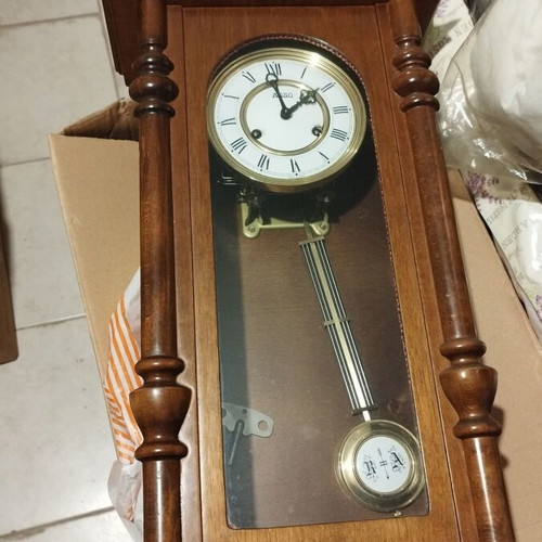 Wooden wind-up pendulum clock used with Asso mechanism
