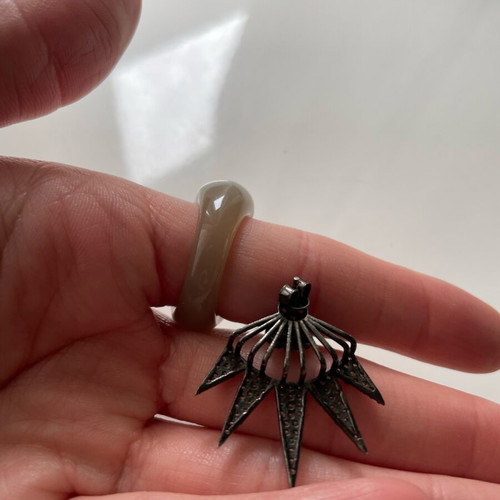 Single earring with zircon like new, stylish for all uses