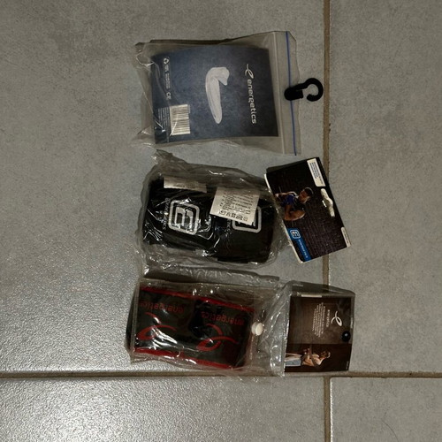 Boxing set 10oz with gloves, mouthguard & 2 wraps new