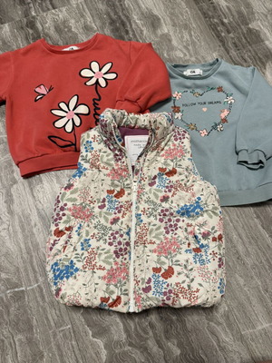 Μπουφάν Mothercare και δύο φούτερ σαν καινούργια για 3-4 χρονών