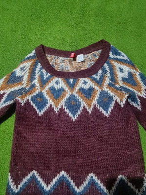 Divided knitted sweater size XS like new, multicolored