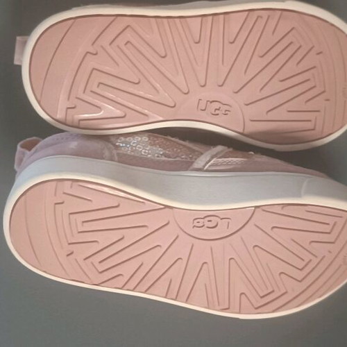 Ugg 27 pink like new in very good condition