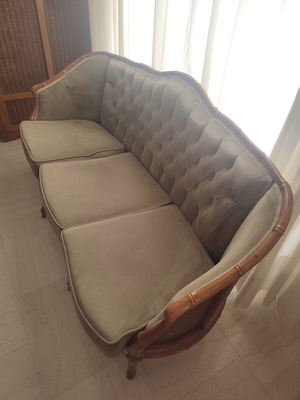 French Provincial living room set like new, 4 pieces
