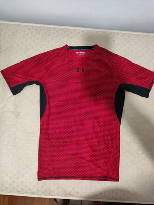 Μπλουζάκι ευφυδρωσης Under Armour σαν καινούργιο, μέγεθος L, κόκκινο