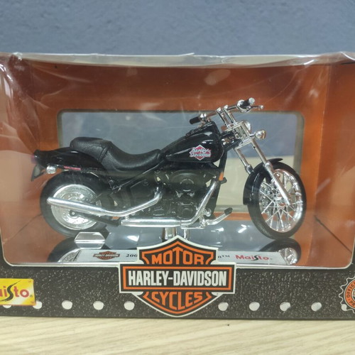 Maisto Harley-Davidson Series 13 2002 FXSTB Night Train Motorcycle 1/18 scale