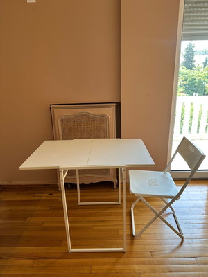 Folding table and chair set like new, compact dimensions