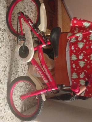Trail girls bicycle used, V-Brakes, needs tire inflation, no stand