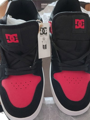 DC Skateboard Shoes MANTECA 4 new, size 41, black-red