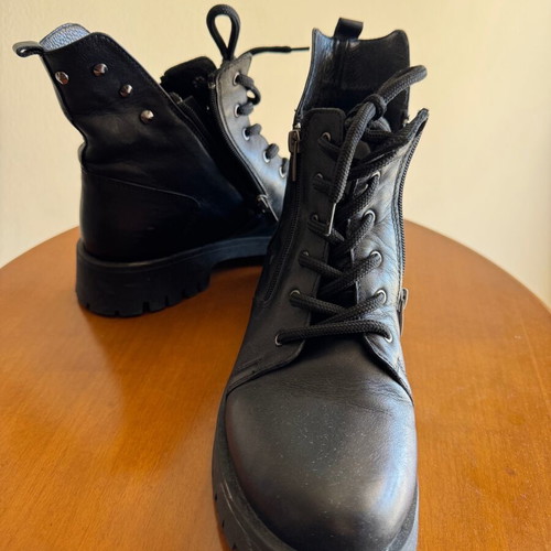 Gianna Kazakou black leather ankle boots like new, size 40