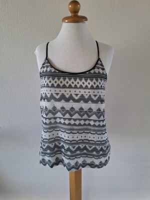 Zara top size M like new, black and white