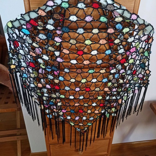 Scarf new, viscose and silk yarn with colorful motifs