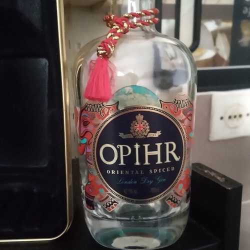 Bottle holder with collectible bottle like new, metal gold color