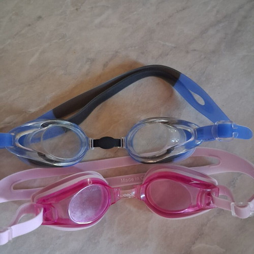 Sea goggles used, kids