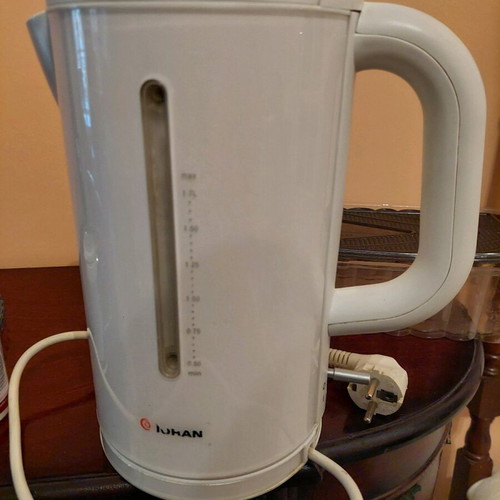 Johan kettle 2L white, lightly used, liquid indicator, 1850-2200W