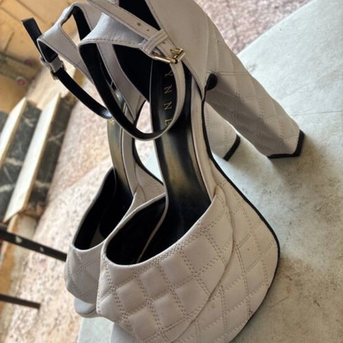 Lynne leather pumps like new, white size 40