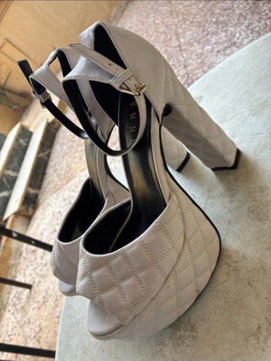 Lynne leather pumps like new, white size 40