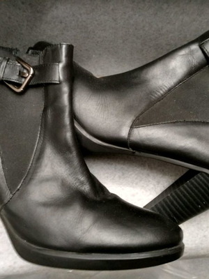 Μποτάκια μαύρα με τακούνι 8εκ. μεταχειρισμένα, Νο.41