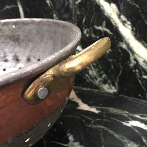 Colander used without dents or damage