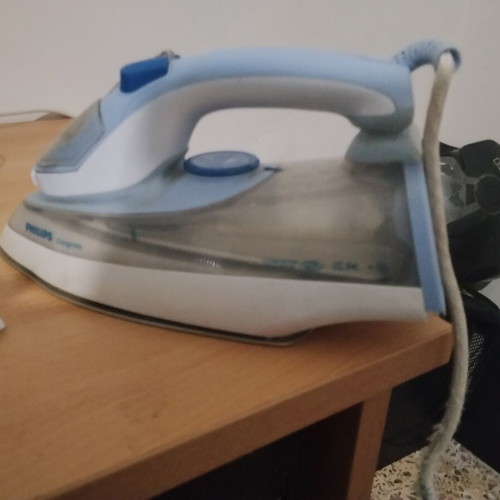 Steam iron like new, fully functional