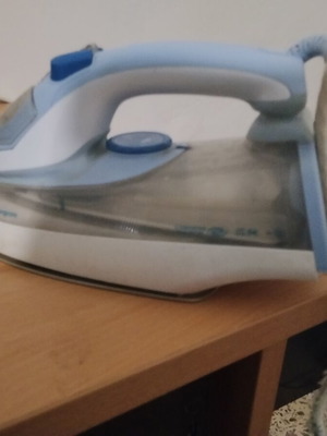 Steam iron like new, fully functional