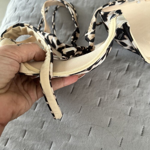 Med bikini top 85B like new with padding, brown and gold