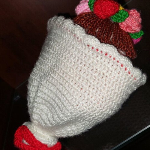 Princess doll that transforms into bouquet new, knitted