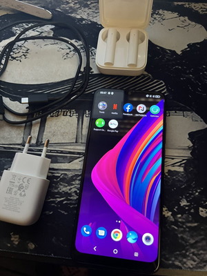 TCL 10 SE смартфон като нов, 128GB, 4GB RAM с безжични слушалки и зарядно