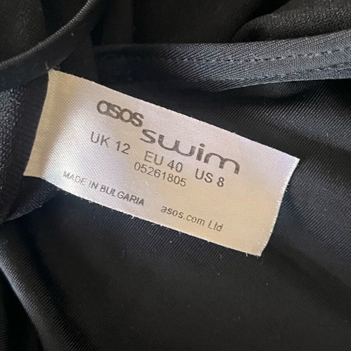 One-piece swimsuit like new, black, size L