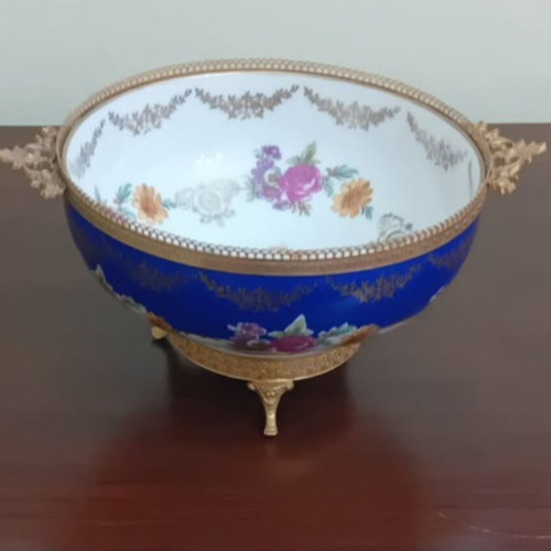 Scherzer German porcelain bowl with gilded base and handles like new