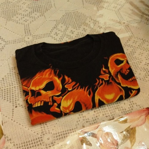 Black mako t-shirt used, size XS, for metalheads, rockers and goths