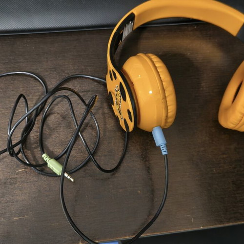 Children's wired headphones used with colorful design