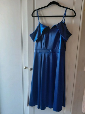 Women's dress satin blue like new, size L