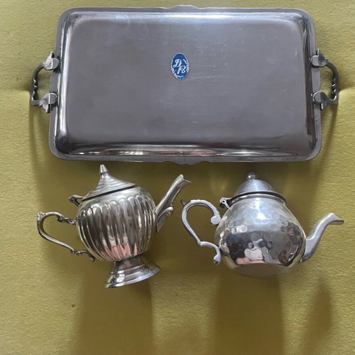 Silver-plated tray set with 2 decorative teapots and vanilla scented candles like new