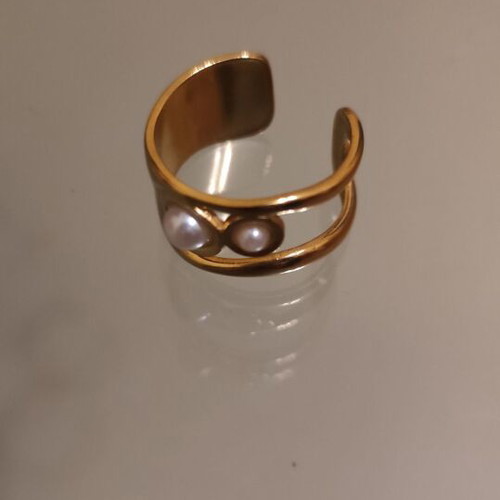 Gold-colored ring with white pearls, stainless steel, like new