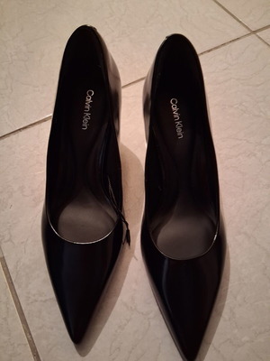 Calvin Klein Ess Stiletto 70 shiny leather black pumps, size 38