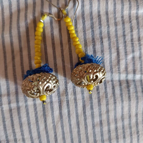 Dangling earrings new with detailed finish, yellow and silver