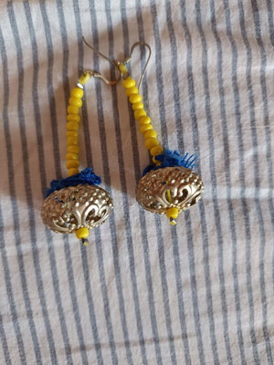 Dangling earrings new with detailed finish, yellow and silver