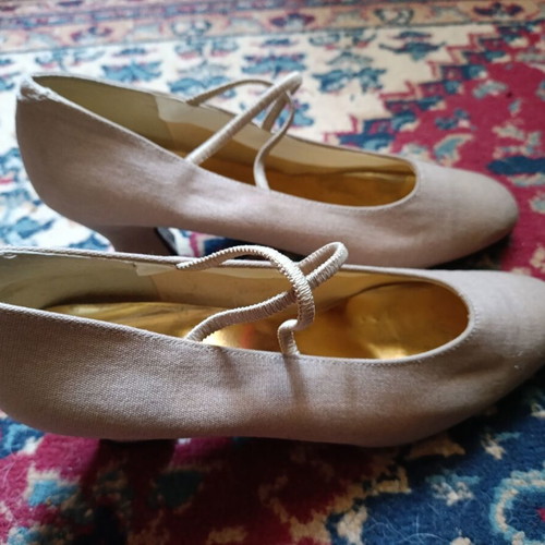 Pilar Burgos Mary Janes beige pumps size 39, vintage, made in Spain