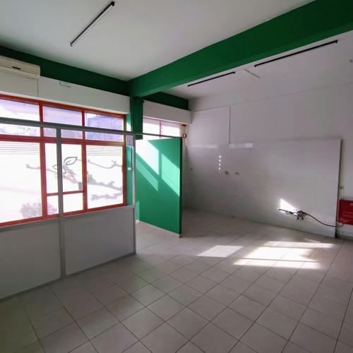 Ground floor commercial space 50 sqm in Aridaia, ready for food use