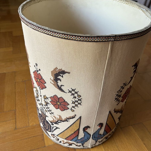 Lampshade with decorative pattern
